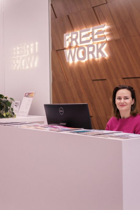 Budova Envelopa Office Center rozkvetla růžemi